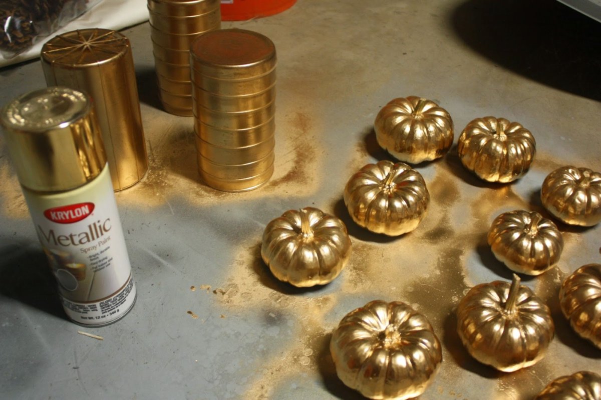 Золотая краска в баллончиках