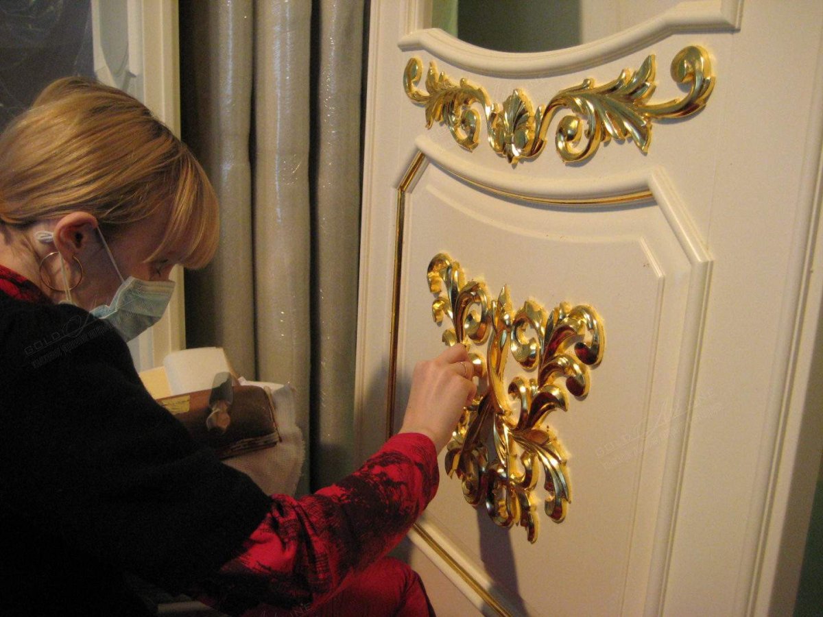 Декор мебели позолотой