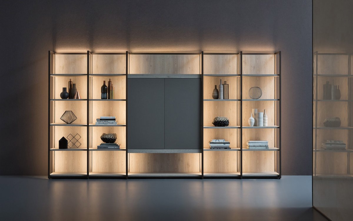 Книжный стеллаж с подсветкой