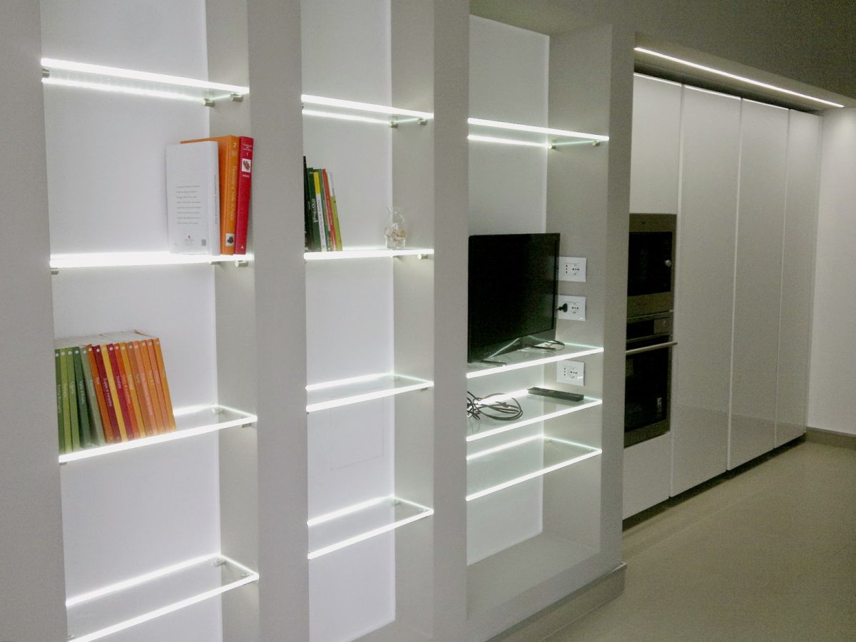 Стеллаж с подсветкой