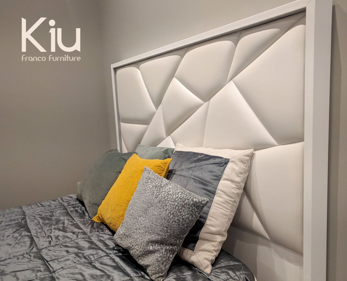 Кровать с треугольным изголовьем