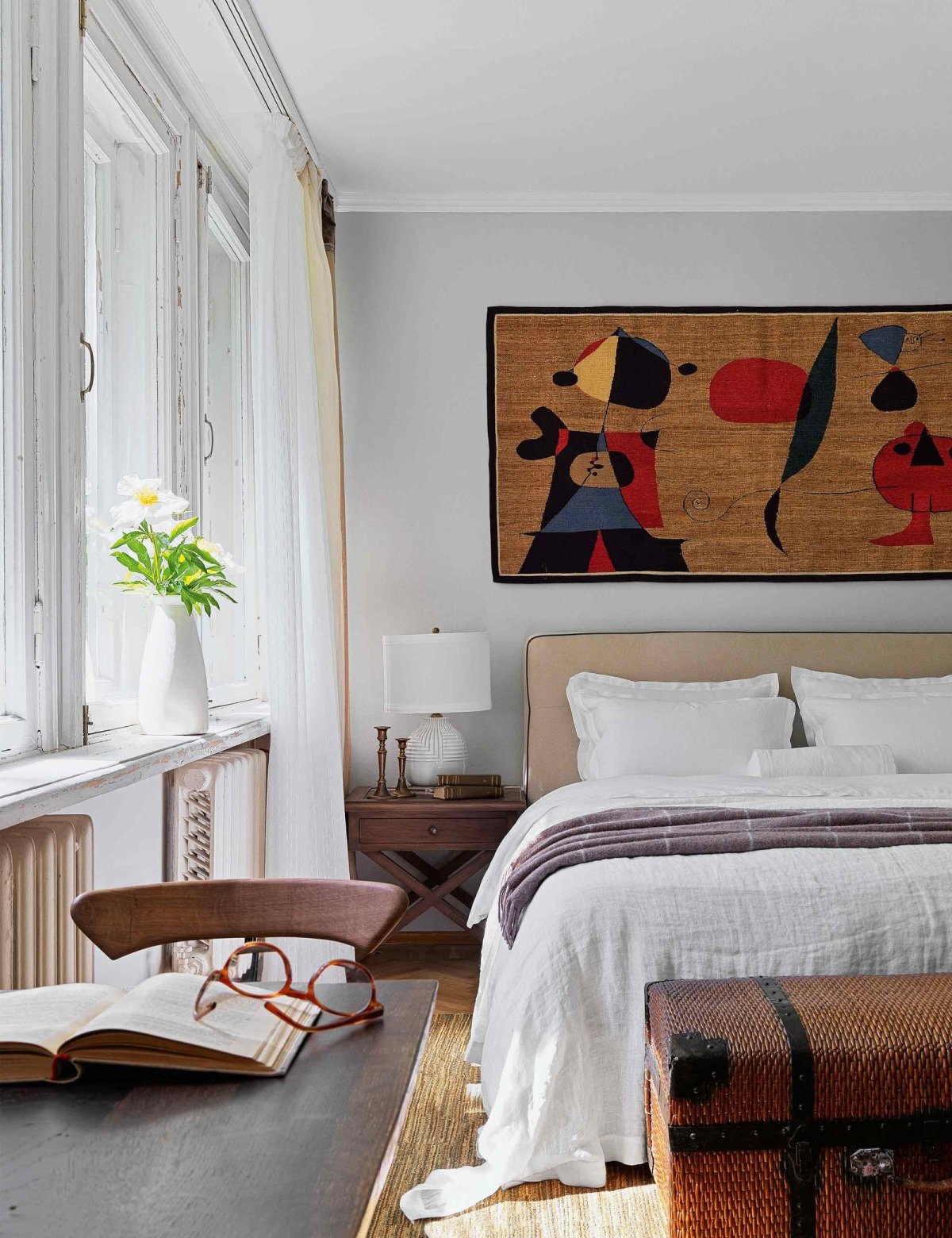 Дизайн спальной комнаты на мансарде в современном мире