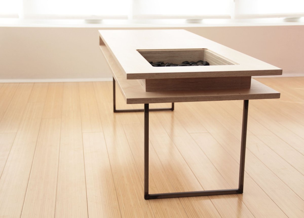 Железный столик с фанерой