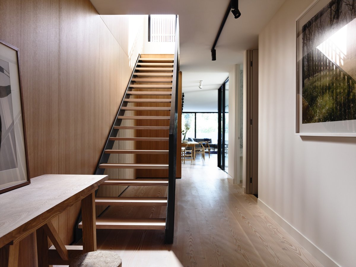 Узкая лестница на второй этаж