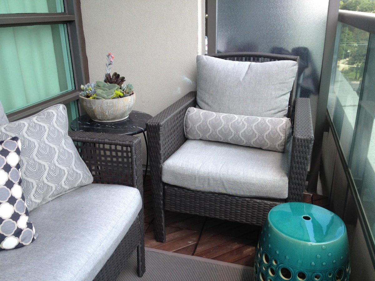 Маленький диванчик на балкон