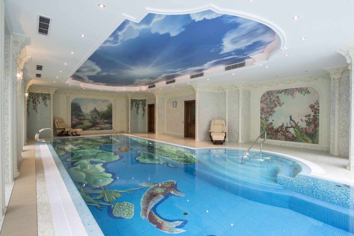 Интерьер бассейна в коттедже