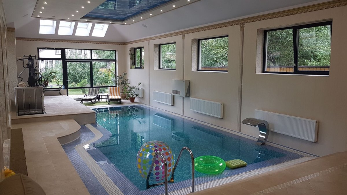 Коттедж с бассейном внутри