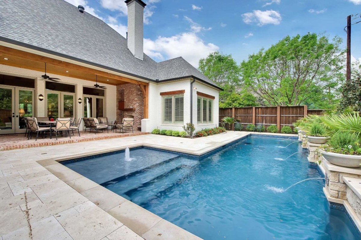 Шикарная дача с бассейном