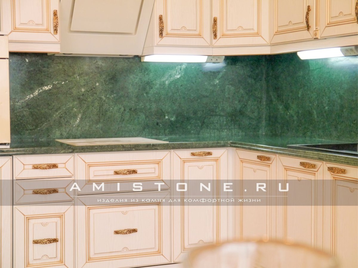 Кухонный гарнитур зеленый мрамор