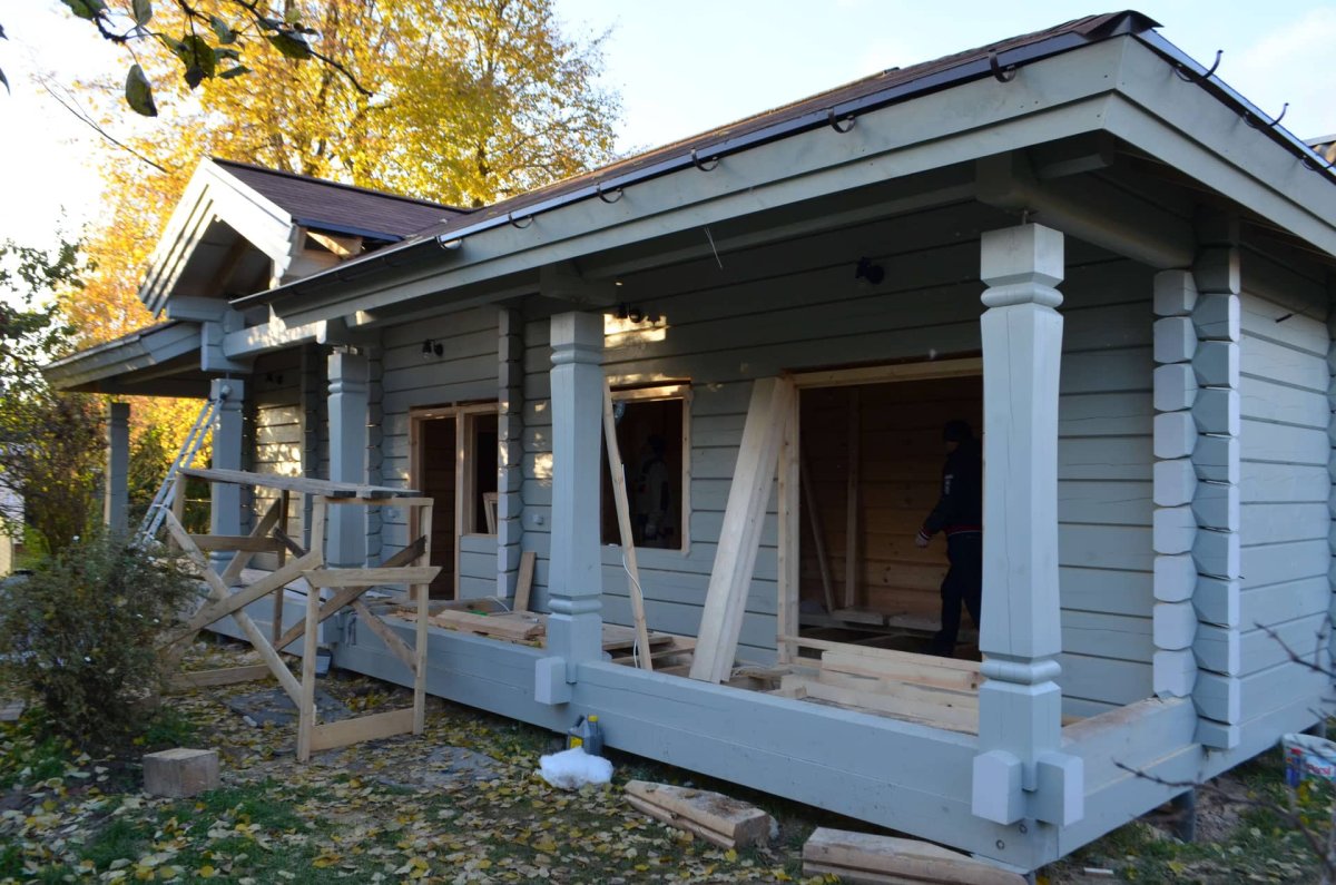 Небольшой дом из лафета