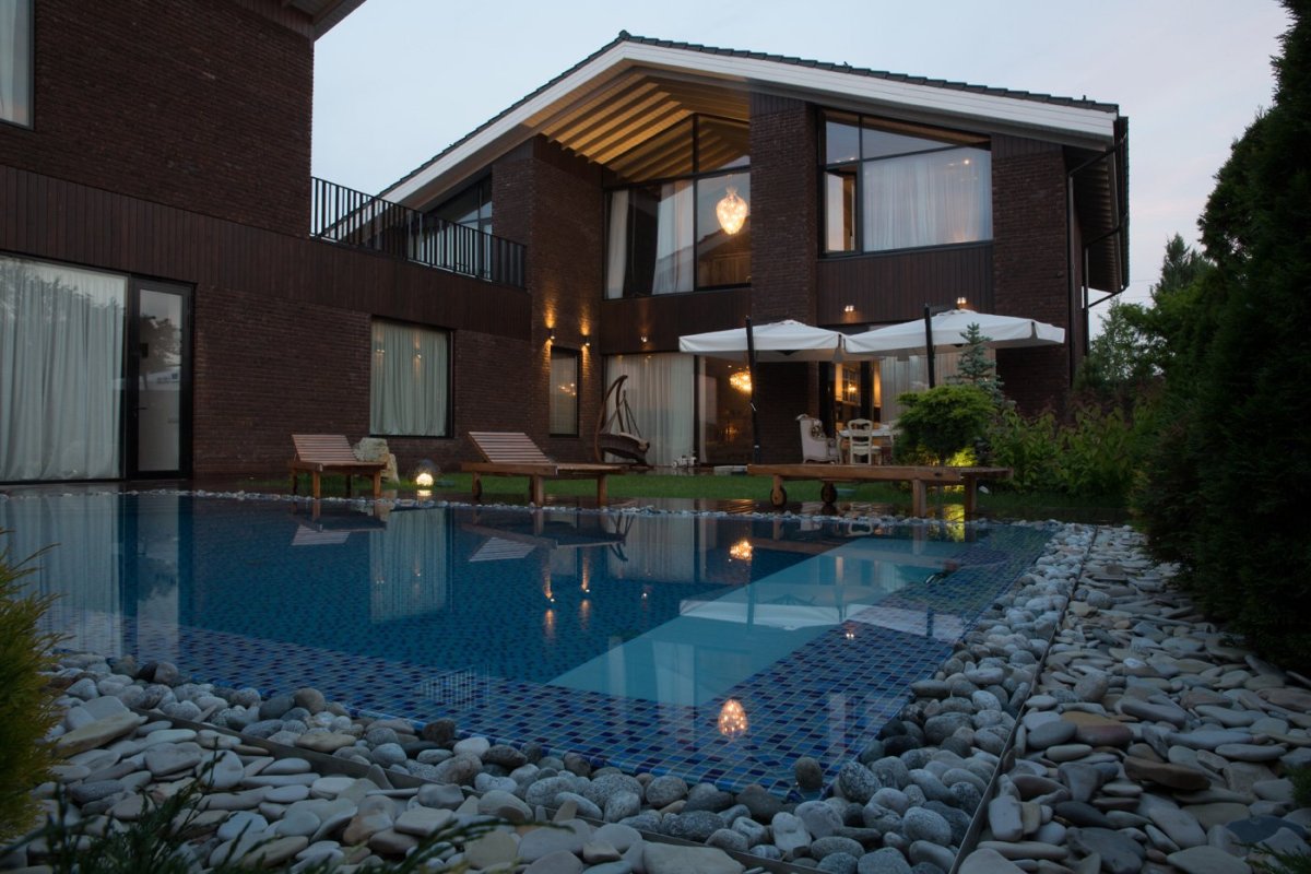 Частный дом с бассейном