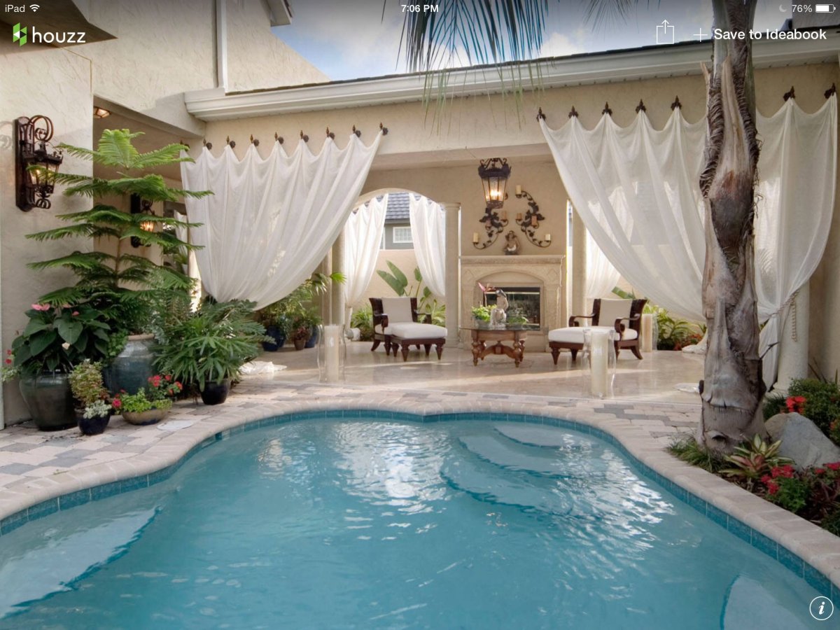 Бассейн в тропическом стиле