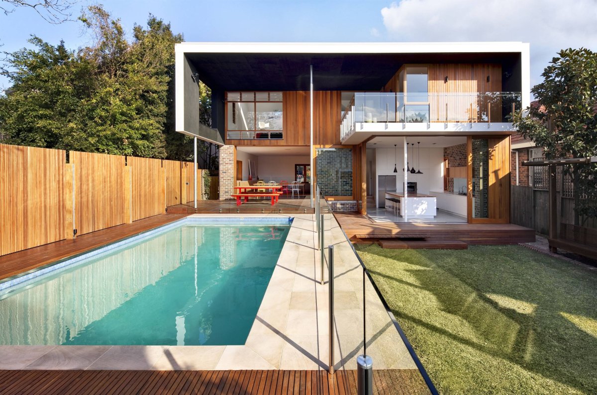 Маленький дом с бассейном