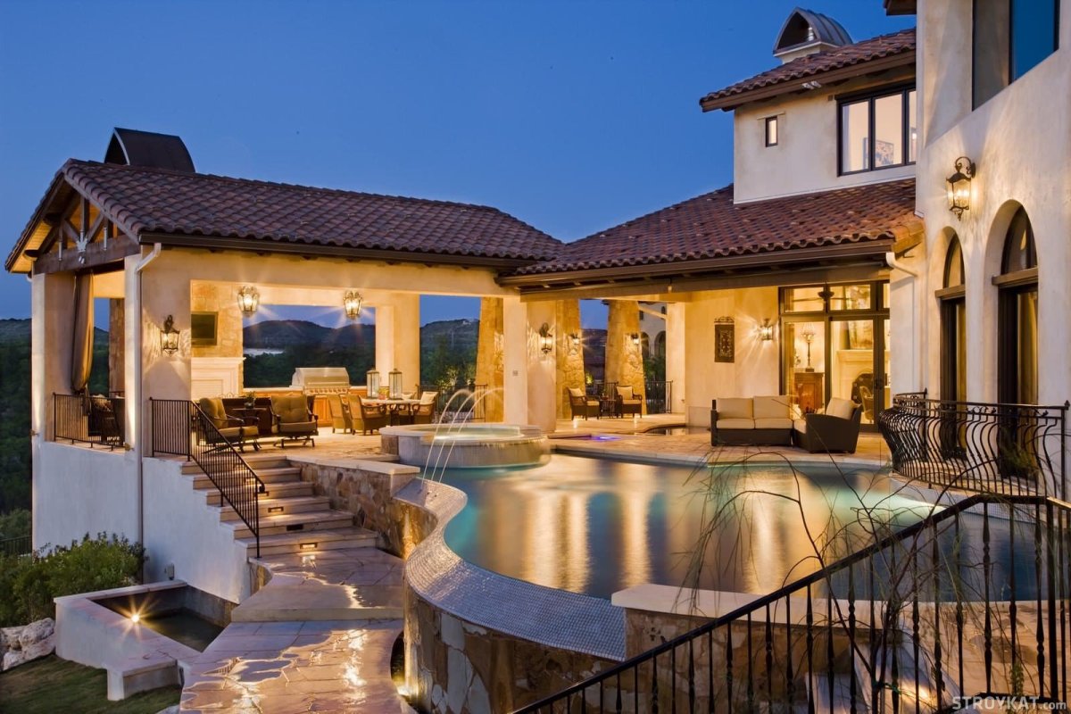 Частный дом с бассейном