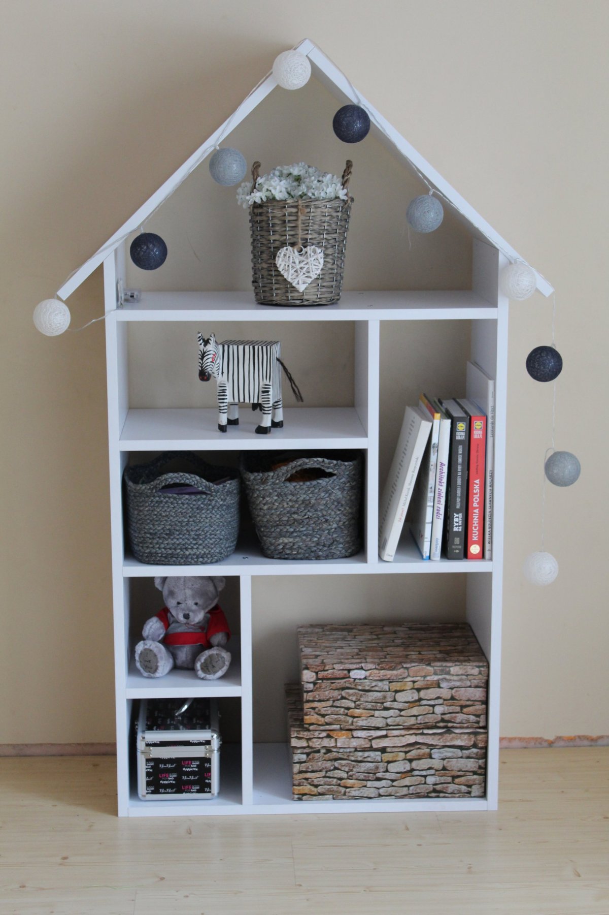 Детский стеллаж домик