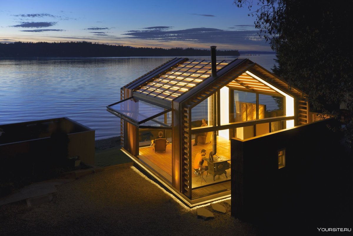 Тини Хаус на берегу озера