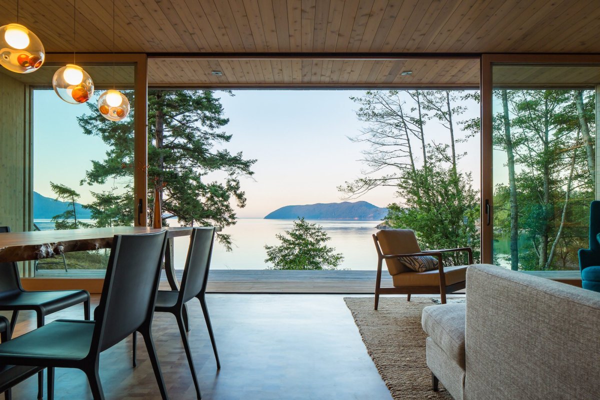 Веранда на берегу моря