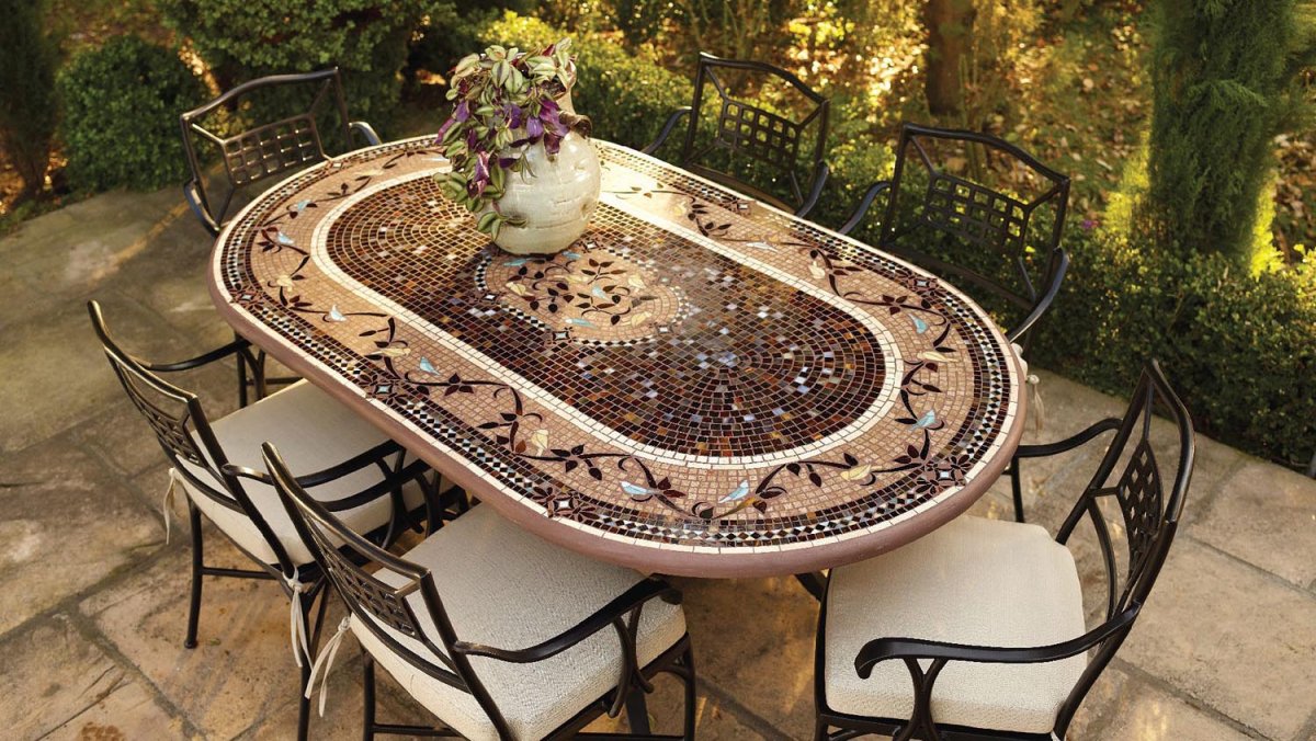 Стол с каменной мозаикой