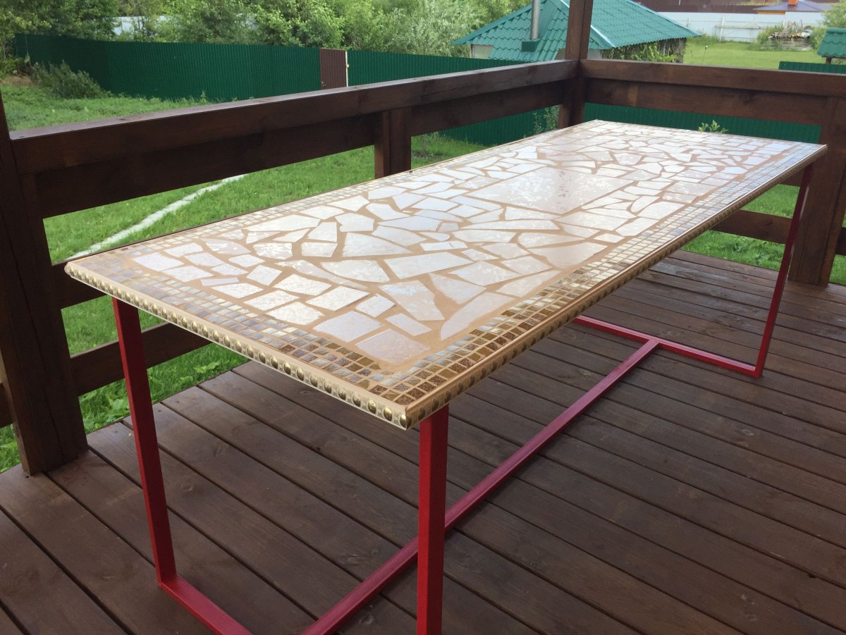 Садовый стол из плитки