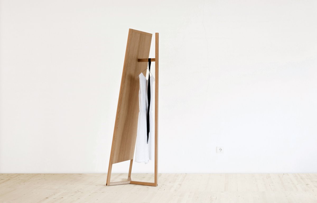 Зеркало напольное с вешалкой для одежды