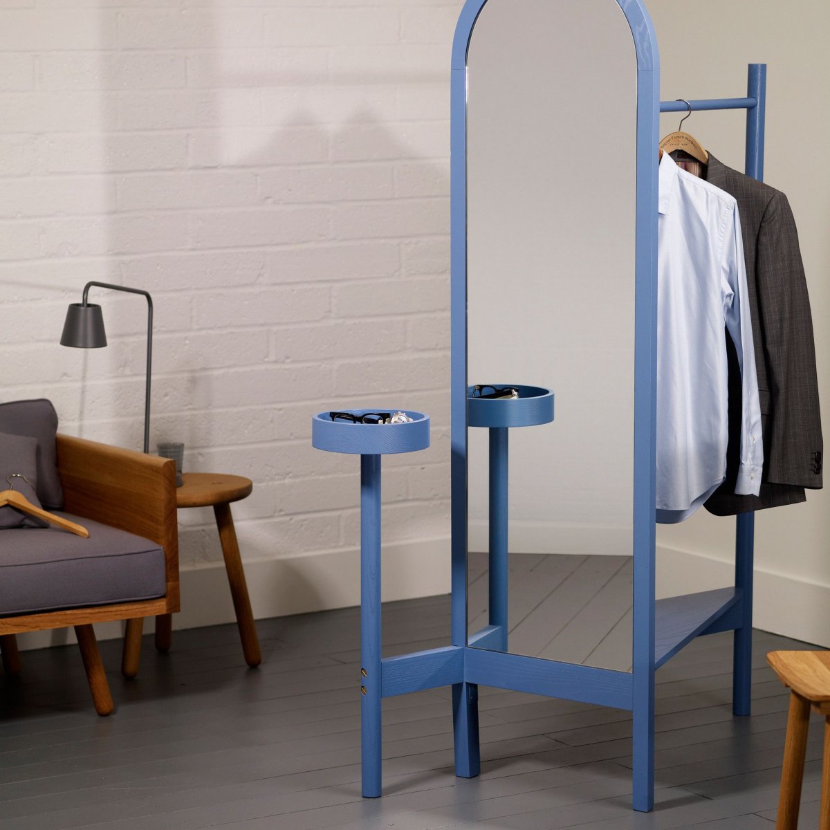 Ширма с зеркалом и вешалкой