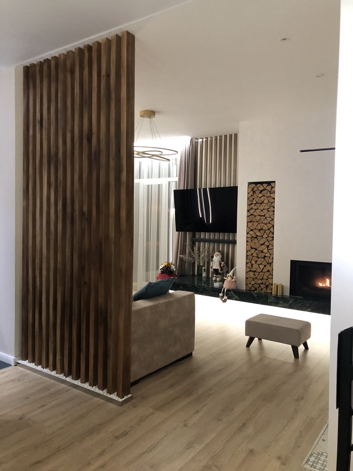 Зонирование комнаты рейками