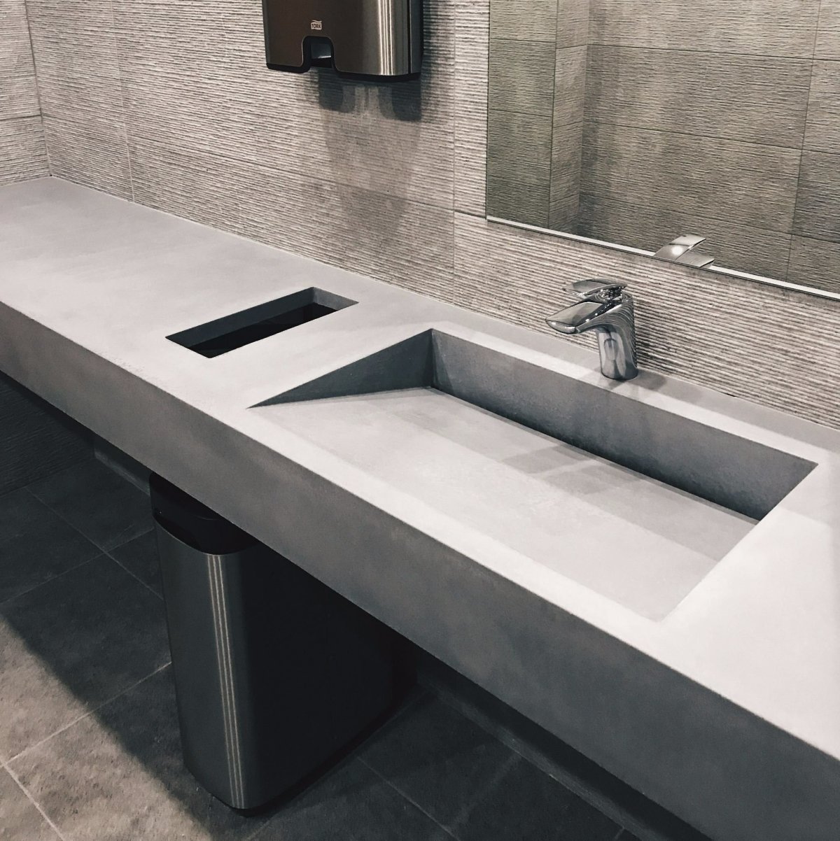 Раковина Ваби Саби микроцемент щелевой слив