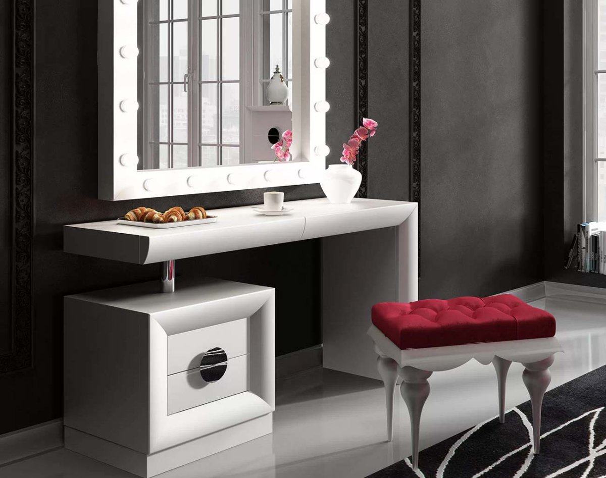 Дизайнерский туалетный столик