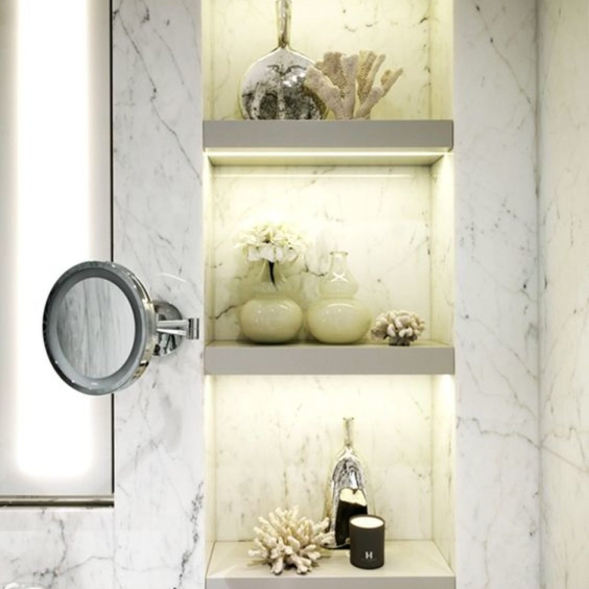 Ниши с полками в ванной