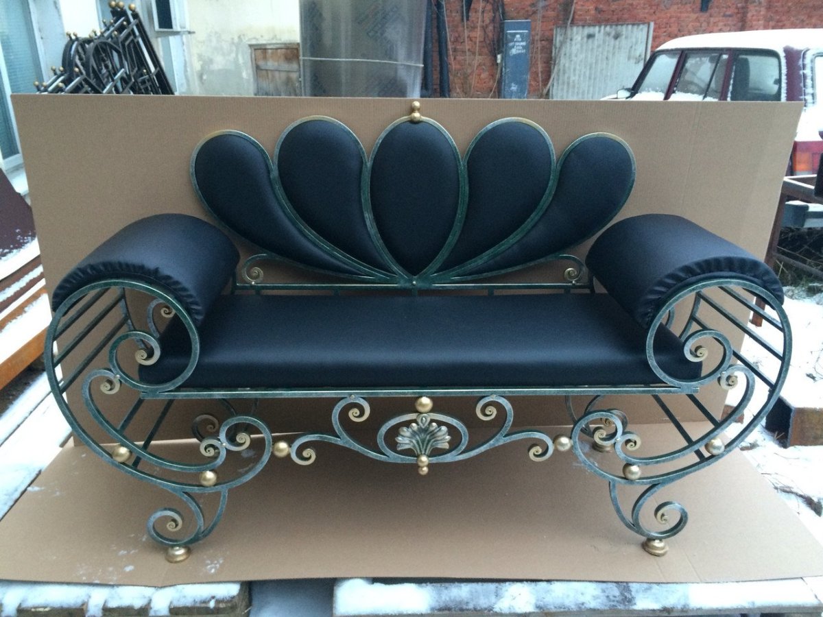 Диванчик из металла