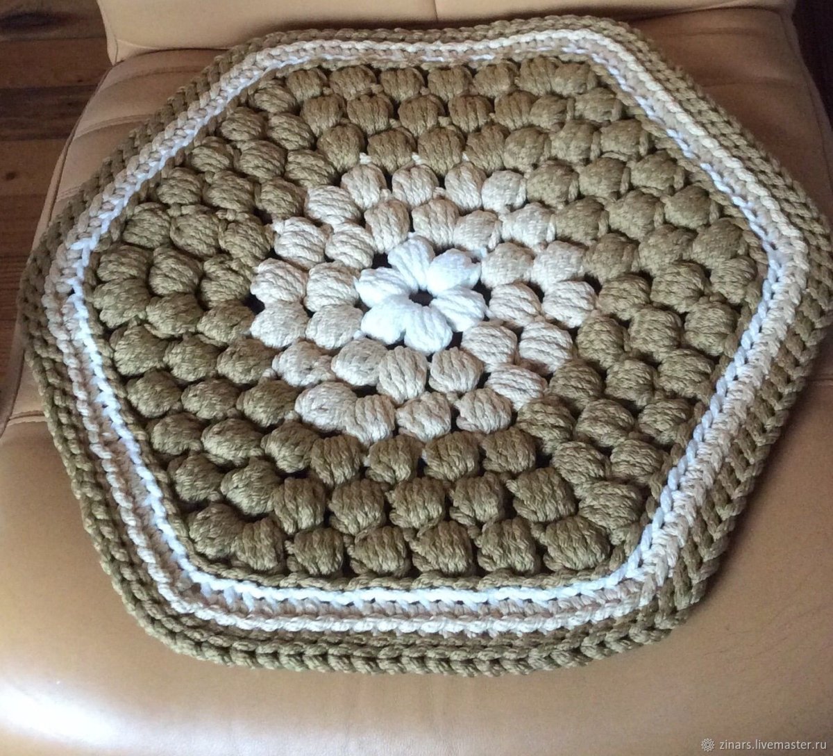 Вязаные сидушки на стулья