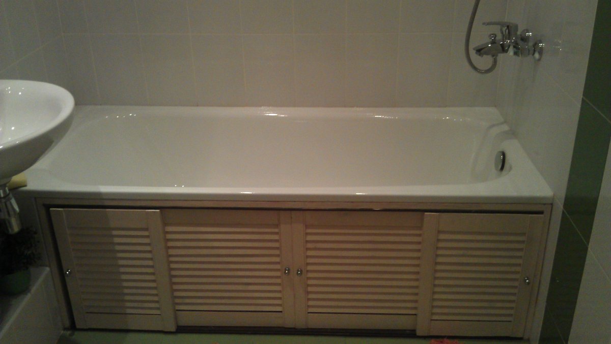 Деревянный экран под ванну