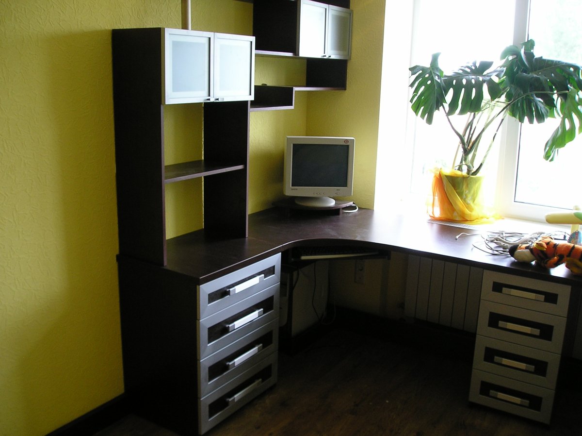 Компьютерный стол