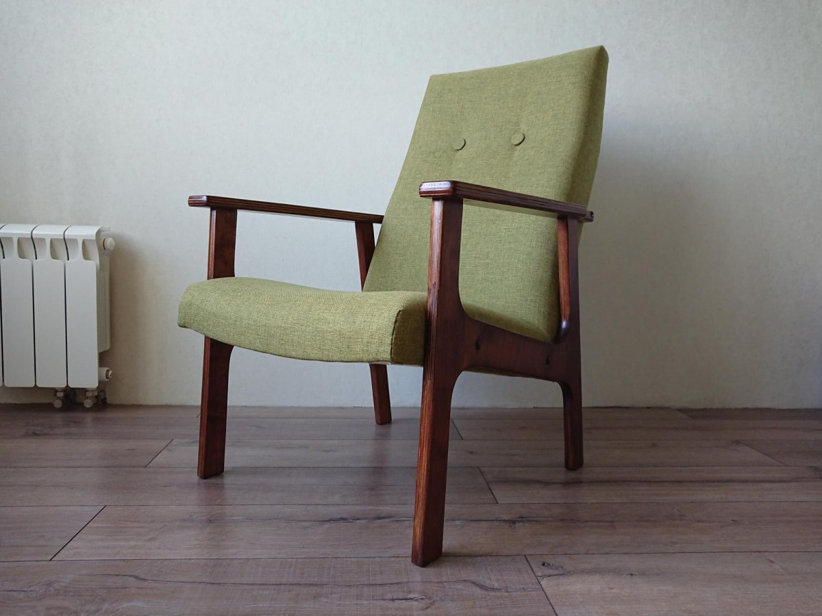 Кресло СССР С деревянными подлокотниками