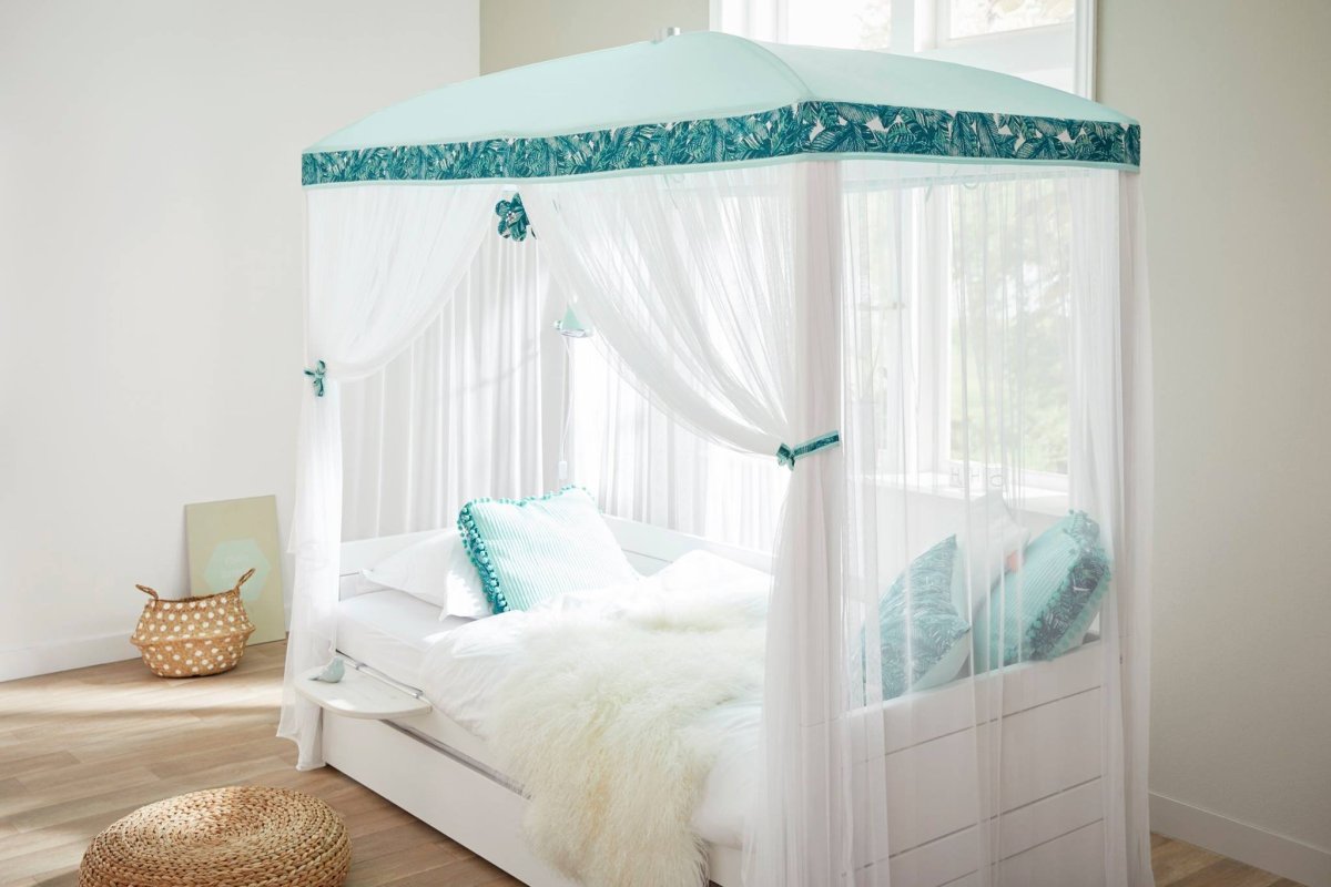 Кровать с пологом детская