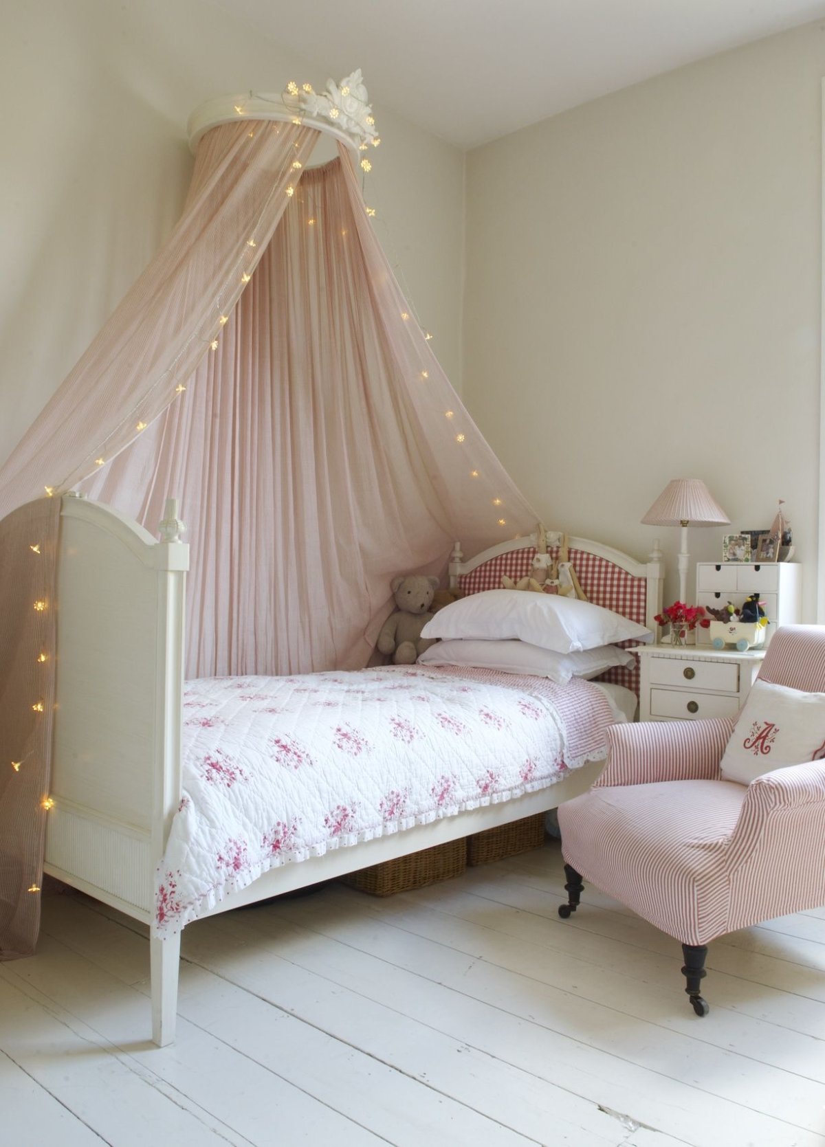 Кровать с балдахином