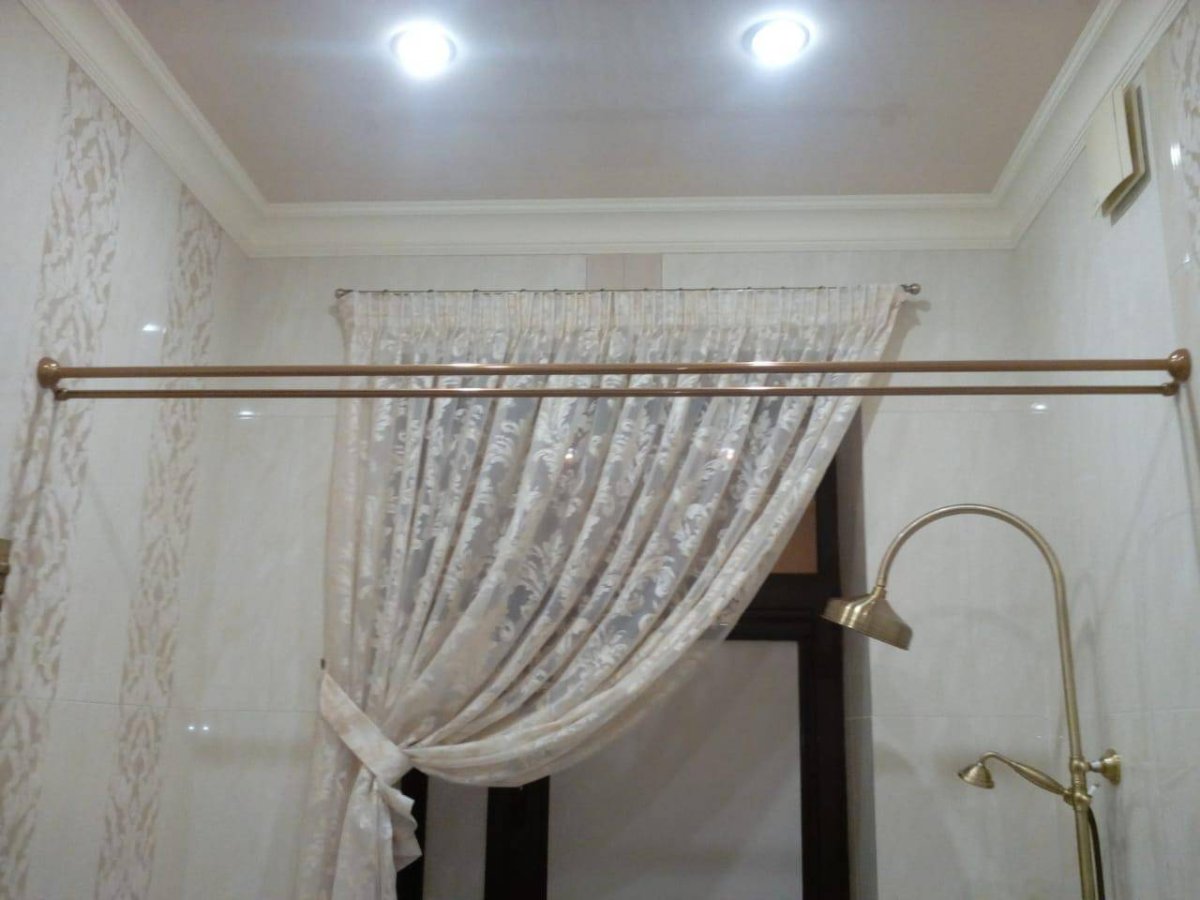 Карниз для штор в ванную комнату