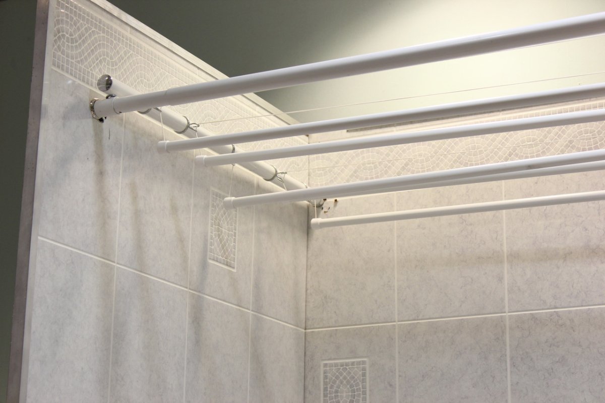 Карниз для ванной сушилка