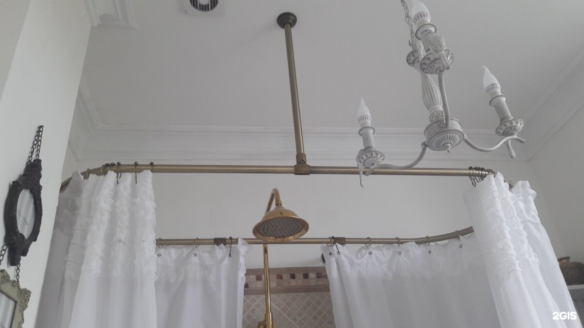 Овальный карниз для шторы в ванную