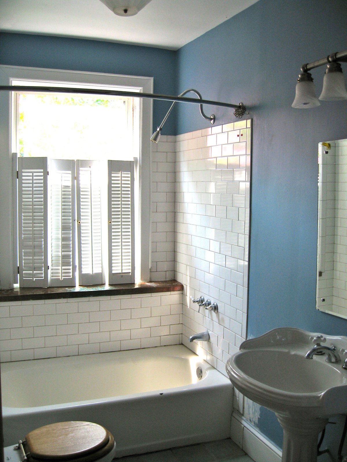 Подоконник в санузле