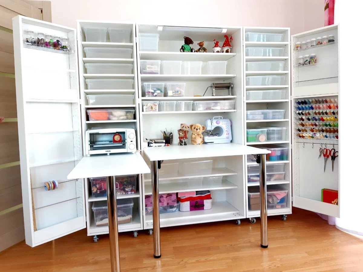 Стол для шитья в шкафу купе