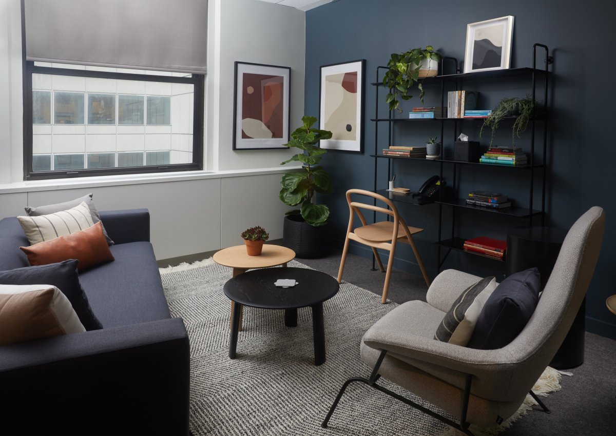 Кабинет психолога в голубых тонах