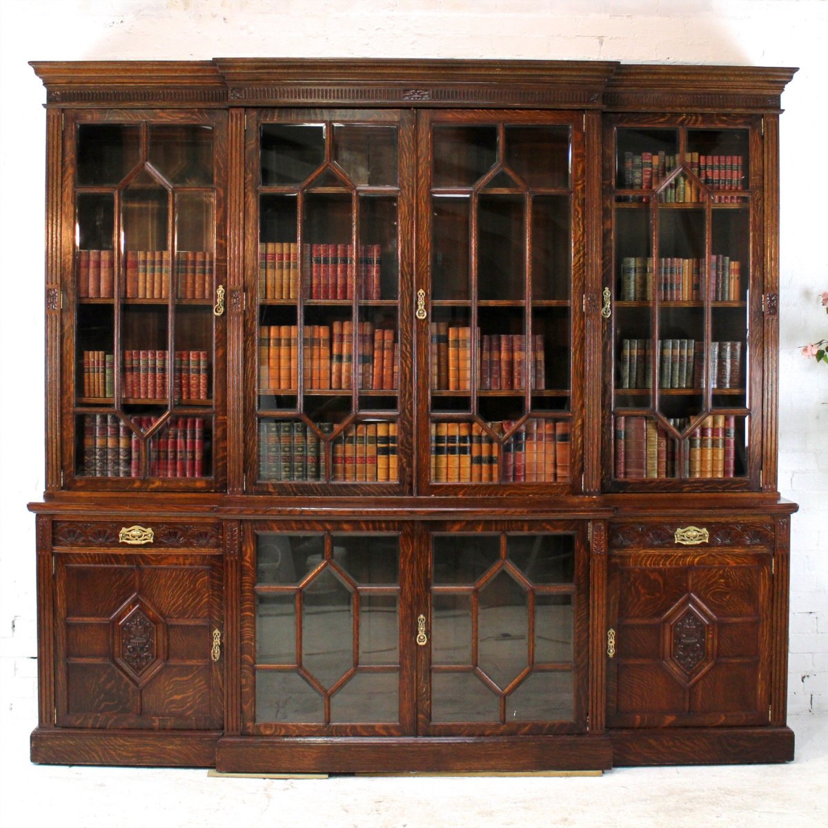Антикварные библиотечные шкафы