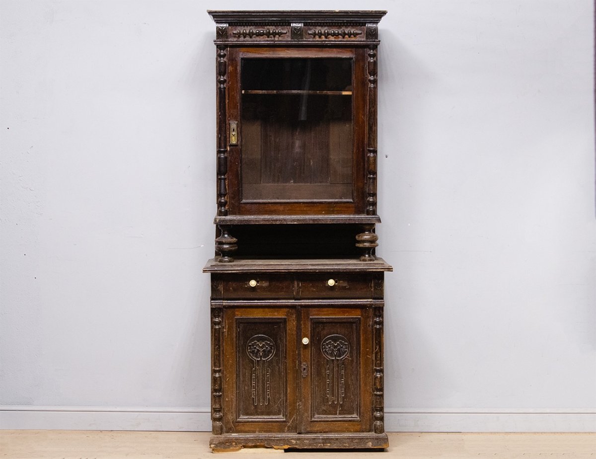 Старая мебель черная старинные горки и витрины