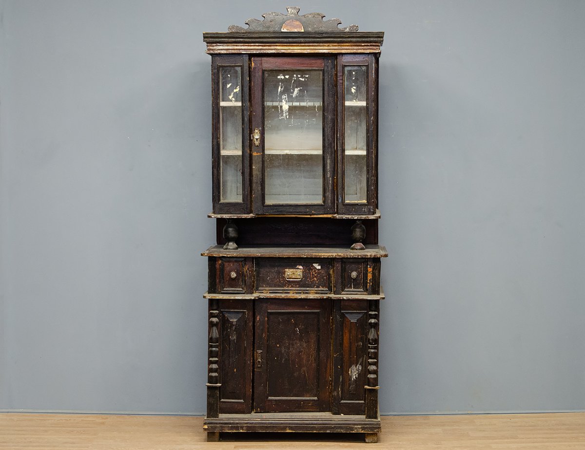 Старинный буфет контора к