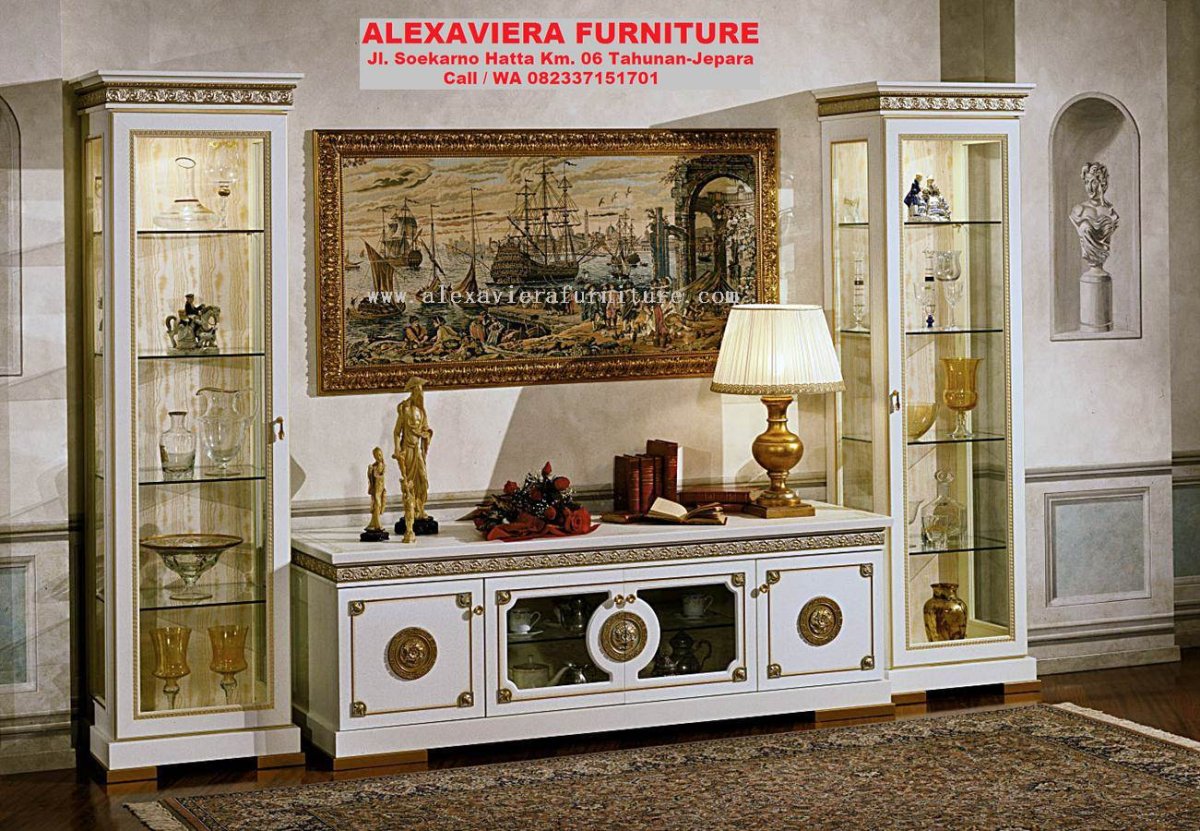 Витрины в гостиную с камином