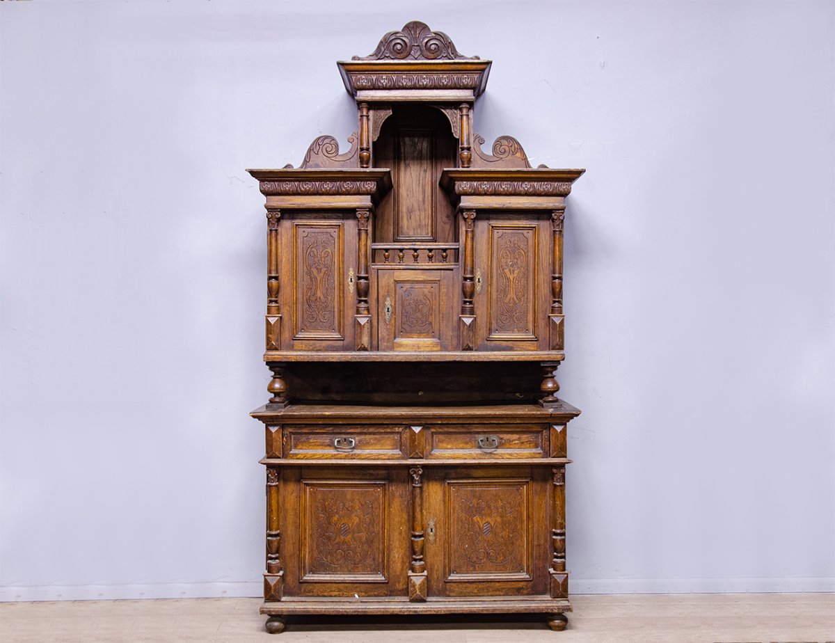 Буфет с резьбой