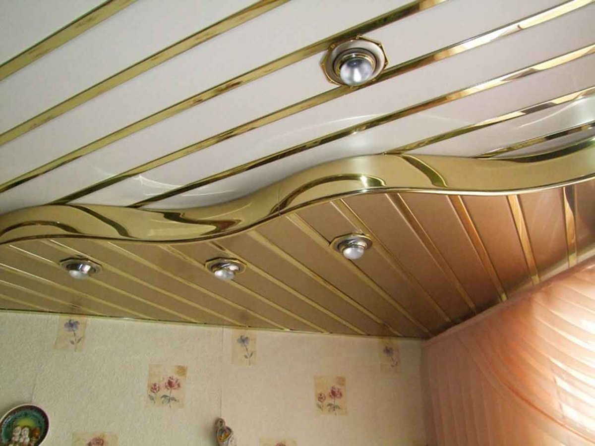 Потолок из панелей