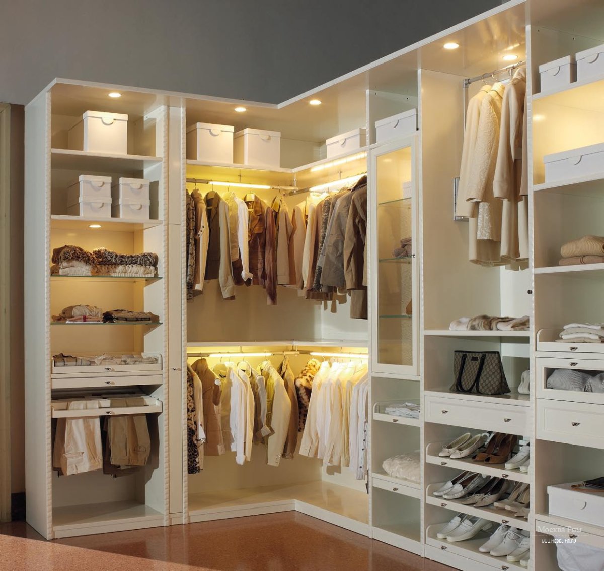 Гардеробная с подсветкой