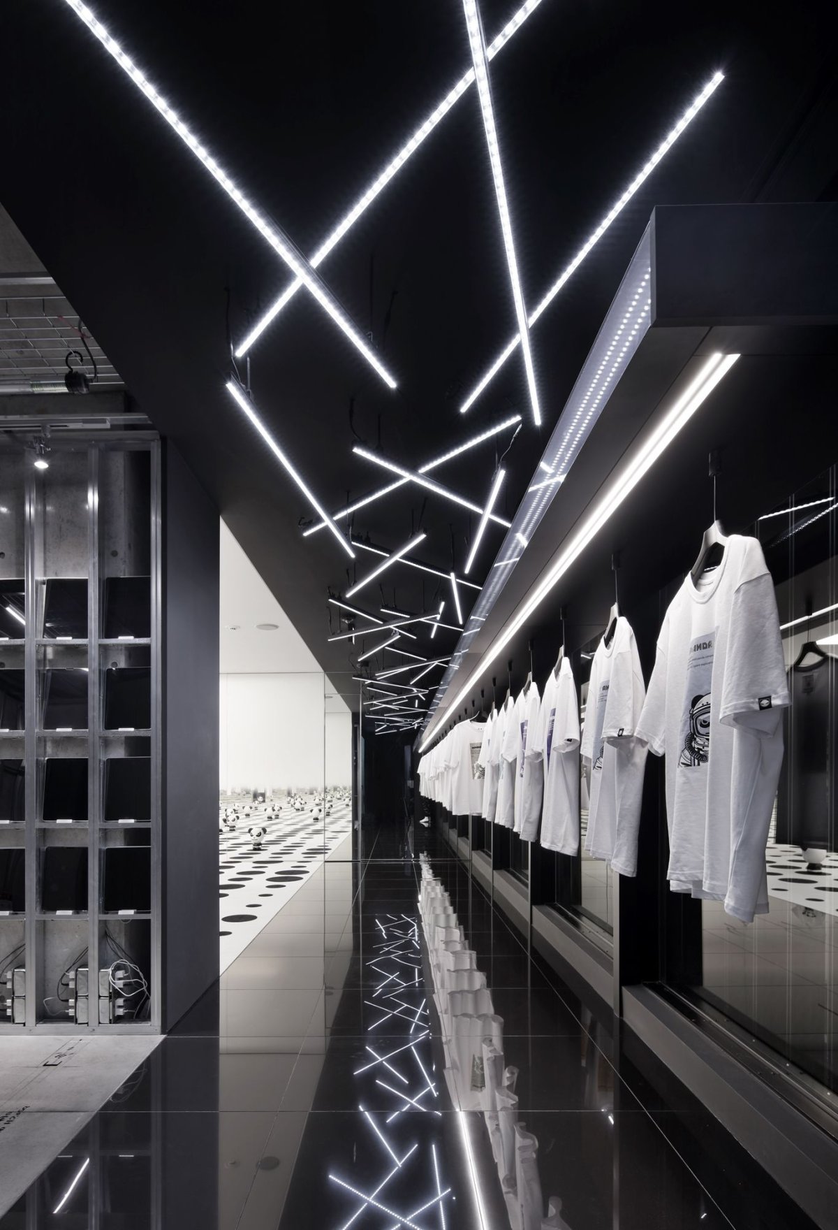 Освещение в магазине одежды